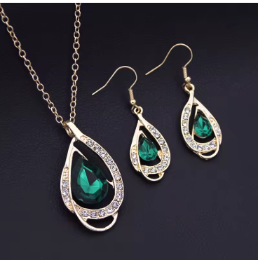 Vintage Fashion Jewelry Set: Necklace & Earrings