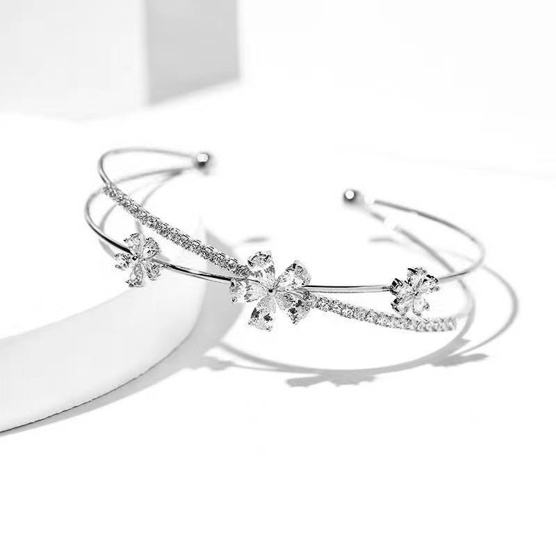 Damen Blumenarmband mit Diamantverzierungen